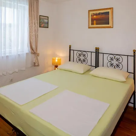 Segvica V Rogač